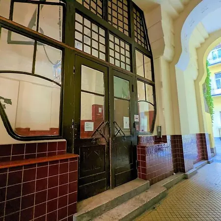 Cozy 1Br Apt With City Skyline View - Purple Skyline Budapest Exterior photo