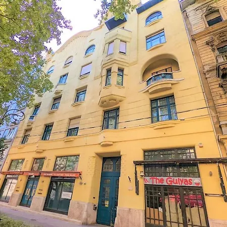 Cozy 1Br Apt With City Skyline View - Purple Skyline Budapest Exterior photo