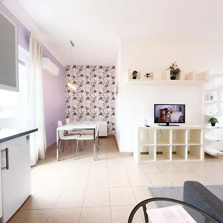 Cozy 1Br Apt With City Skyline View - Purple Skyline Budapest Exterior photo