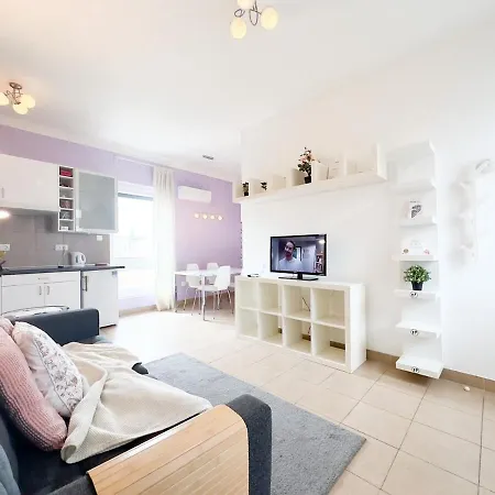 Cozy 1Br Apt With City Skyline View - Purple Skyline Budapest Exterior photo