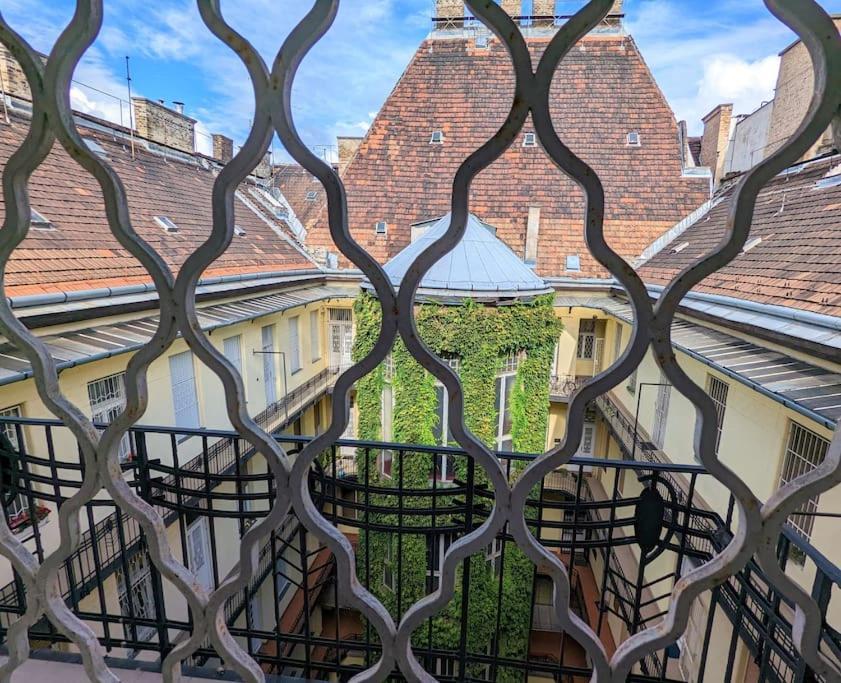 Apartment Cozy 1br With Skyline View - Purple Skyline Budapest
